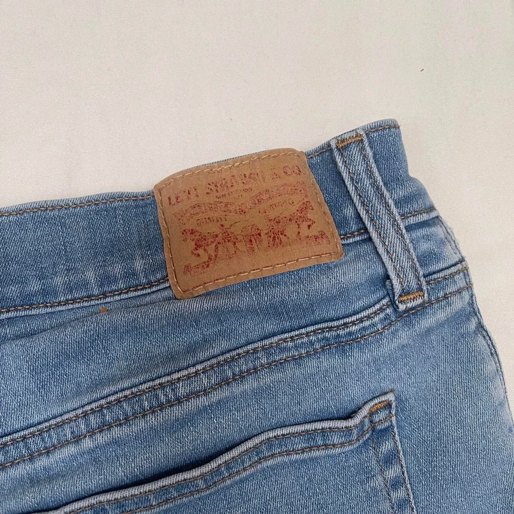 Levis Women 29 Medium Wash Denim Low Rise Mini Jean Shorts Blue
